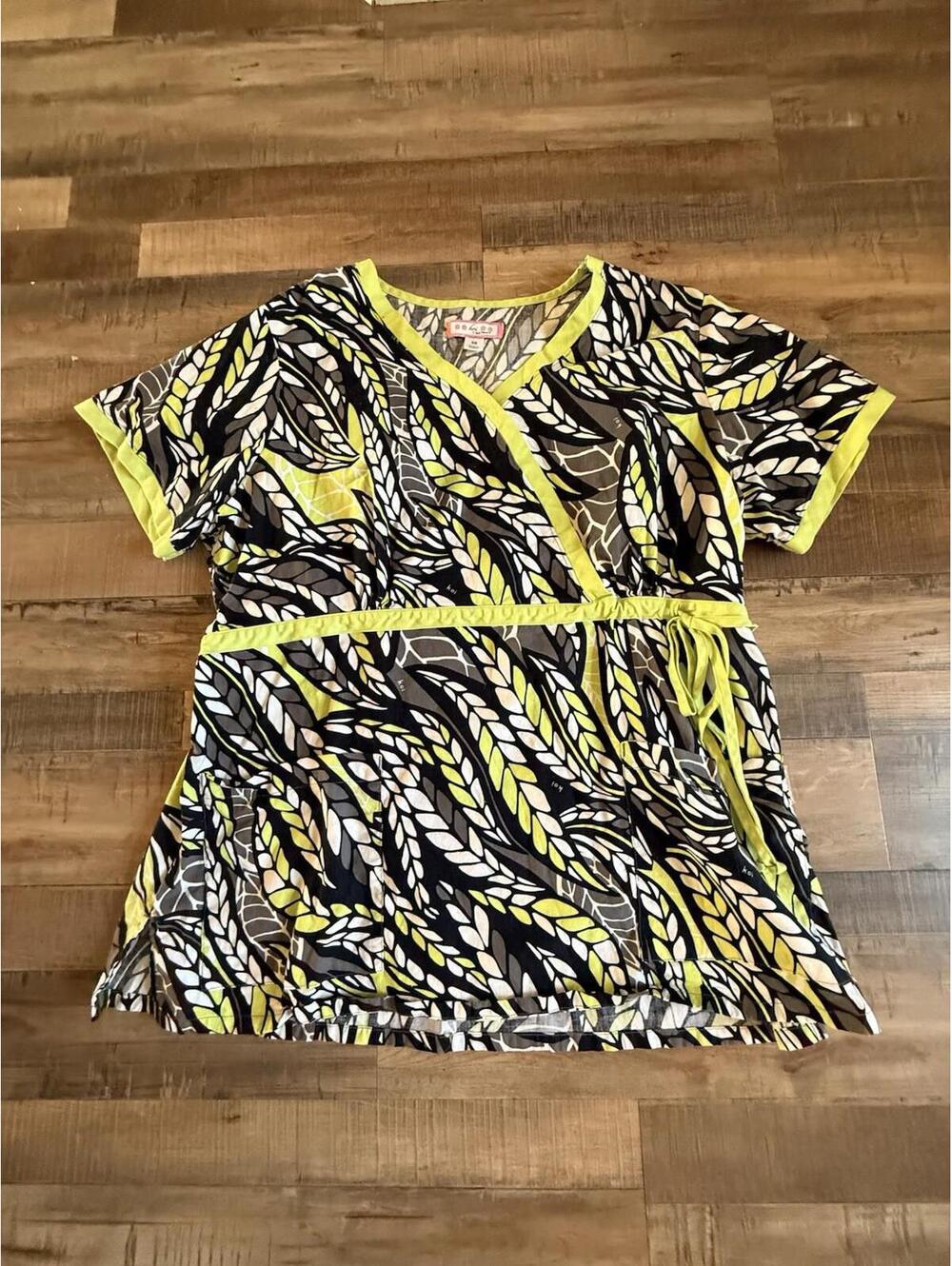 KOI by Kathy Peterson Womens 3X Green Leaf Print Scrub Top Mock Wrap